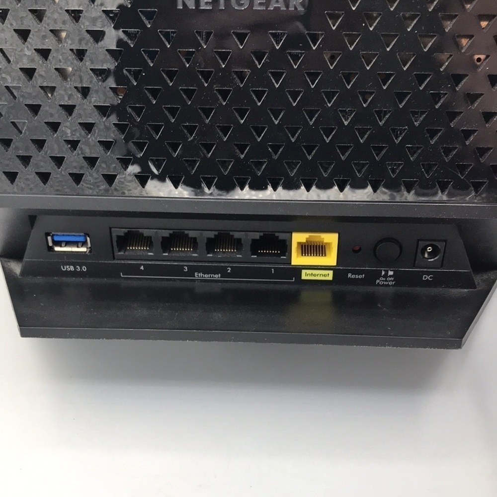 NETGEAR AC1600 Dual Band Wi-Fi Gigabit Router (R6250) - Picture 8 of 12